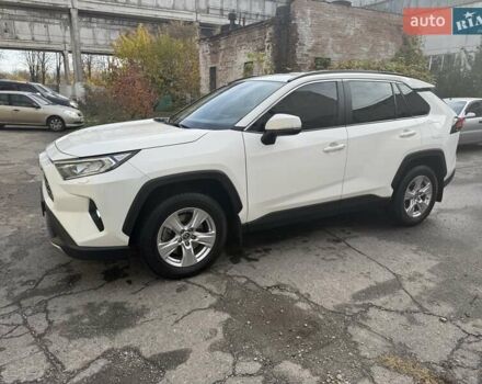 Тойота РАВ 4 2021 в Полтаве на Automoto.ua Белый Тойота РАВ 4, объемом двигателя 1.99 л и пробегом 32 тыс. км за 30900 $, фото 57 на Automoto.ua