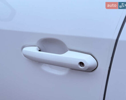 Белый Тойота РАВ 4, объемом двигателя 2 л и пробегом 95 тыс. км за 24999 $, фото 22 на Automoto.ua