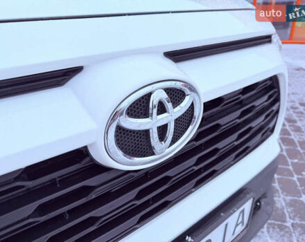 Білий Тойота РАВ 4, об'ємом двигуна 2 л та пробігом 95 тис. км за 24700 $, фото 3 на Automoto.ua