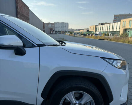 Тойота РАВ 4 2021 в Хмельницком на Automoto.ua Белый Тойота РАВ 4, объемом двигателя 1.99 л и пробегом 38 тыс. км за 31500 $, фото 15 на Automoto.ua