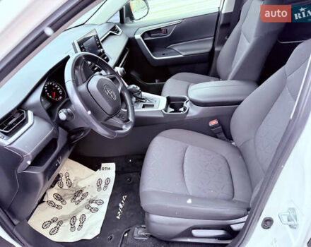 Білий Тойота РАВ 4, об'ємом двигуна 2 л та пробігом 95 тис. км за 24700 $, фото 16 на Automoto.ua