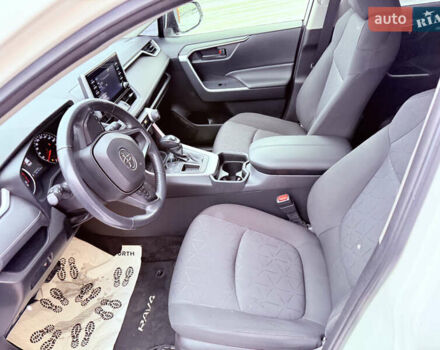 Білий Тойота РАВ 4, об'ємом двигуна 2 л та пробігом 95 тис. км за 24700 $, фото 10 на Automoto.ua