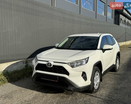 Тойота РАВ 4 2021 в Киеве на Automoto.ua Белый Тойота РАВ 4, объемом двигателя 1.99 л и пробегом 85 тыс. км за 24500 $, фото 1 на Automoto.ua
