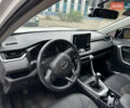 Тойота РАВ 4 2021 в Кривом Роге на Automoto.ua Белый Тойота РАВ 4, объемом двигателя 1.99 л и пробегом 51 тыс. км за 26000 $, фото 13 на Automoto.ua