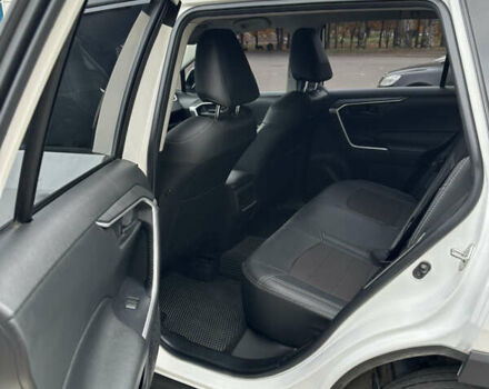 Тойота РАВ 4 2021 в Кривом Роге на Automoto.ua Белый Тойота РАВ 4, объемом двигателя 1.99 л и пробегом 51 тыс. км за 26000 $, фото 11 на Automoto.ua