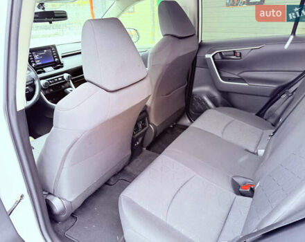 Білий Тойота РАВ 4, об'ємом двигуна 2 л та пробігом 95 тис. км за 24700 $, фото 22 на Automoto.ua