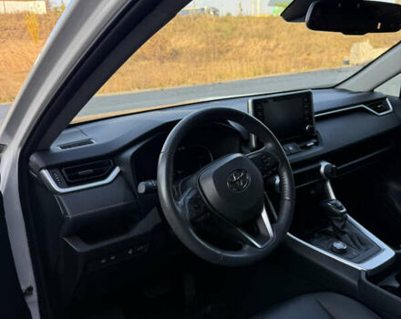 Тойота РАВ 4 2021 в Хмельницком на Automoto.ua Белый Тойота РАВ 4, объемом двигателя 1.99 л и пробегом 38 тыс. км за 31500 $, фото 18 на Automoto.ua