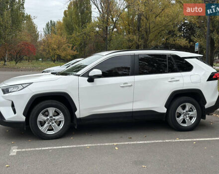 Тойота РАВ 4 2021 в Кривом Роге на Automoto.ua Белый Тойота РАВ 4, объемом двигателя 1.99 л и пробегом 51 тыс. км за 26000 $, фото 3 на Automoto.ua