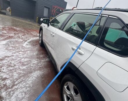 Белый Тойота РАВ 4, объемом двигателя 2.5 л и пробегом 260 тыс. км за 24500 $, фото 2 на Automoto.ua