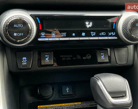 Білий Тойота РАВ 4, об'ємом двигуна 2.49 л та пробігом 57 тис. км за 38750 $, фото 16 на Automoto.ua