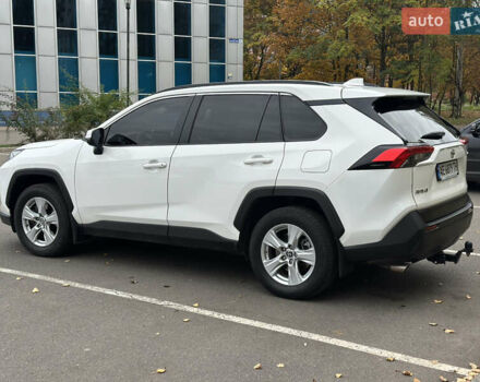 Тойота РАВ 4 2021 в Кривом Роге на Automoto.ua Белый Тойота РАВ 4, объемом двигателя 1.99 л и пробегом 51 тыс. км за 26000 $, фото 4 на Automoto.ua