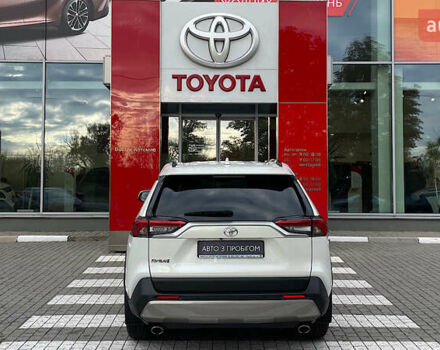 Белый Тойота РАВ 4, объемом двигателя 2 л и пробегом 20 тыс. км за 28752 $, фото 3 на Automoto.ua