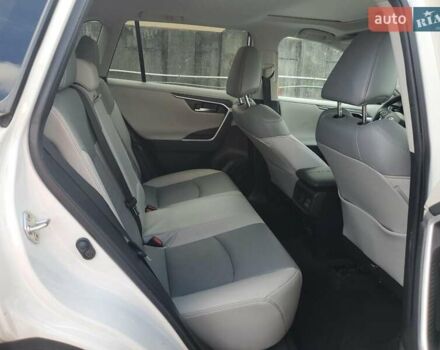 Білий Тойота РАВ 4, об'ємом двигуна 2.49 л та пробігом 143 тис. км за 9000 $, фото 10 на Automoto.ua