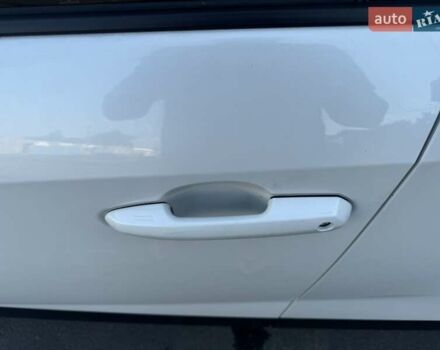 Білий Тойота РАВ 4, об'ємом двигуна 0 л та пробігом 14 тис. км за 31700 $, фото 2 на Automoto.ua