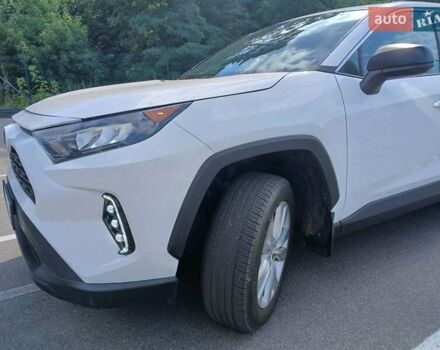 Белый Тойота РАВ 4, объемом двигателя 2.49 л и пробегом 62 тыс. км за 27700 $, фото 2 на Automoto.ua