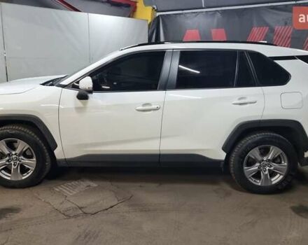 Белый Тойота РАВ 4, объемом двигателя 1.99 л и пробегом 175 тыс. км за 24600 $, фото 2 на Automoto.ua