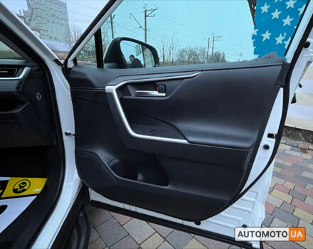Білий Тойота РАВ 4, об'ємом двигуна 2 л та пробігом 13 тис. км за 42000 $, фото 16 на Automoto.ua