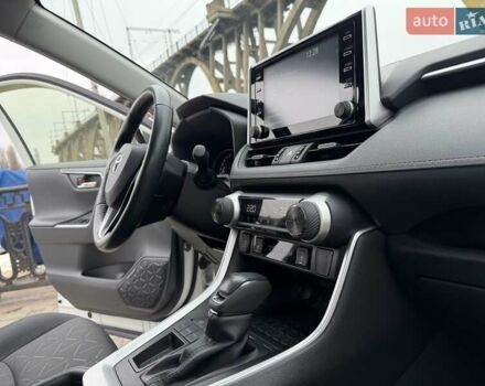 Білий Тойота РАВ 4, об'ємом двигуна 1.99 л та пробігом 25 тис. км за 30500 $, фото 16 на Automoto.ua