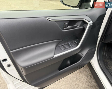 Белый Тойота РАВ 4, объемом двигателя 1.99 л и пробегом 24 тыс. км за 35900 $, фото 7 на Automoto.ua