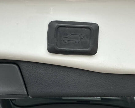 Білий Тойота РАВ 4, об'ємом двигуна 2.49 л та пробігом 51 тис. км за 39200 $, фото 13 на Automoto.ua