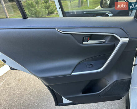 Білий Тойота РАВ 4, об'ємом двигуна 2.49 л та пробігом 36 тис. км за 43750 $, фото 49 на Automoto.ua