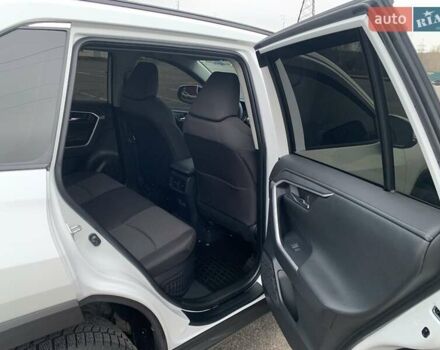 Білий Тойота РАВ 4, об'ємом двигуна 2.49 л та пробігом 75 тис. км за 37900 $, фото 90 на Automoto.ua