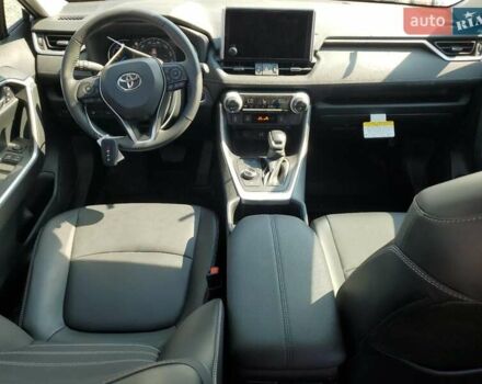 Білий Тойота РАВ 4, об'ємом двигуна 2.49 л та пробігом 70 тис. км за 12000 $, фото 7 на Automoto.ua