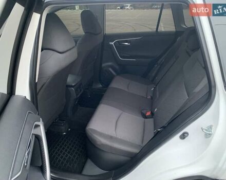 Білий Тойота РАВ 4, об'ємом двигуна 2.49 л та пробігом 75 тис. км за 37900 $, фото 88 на Automoto.ua