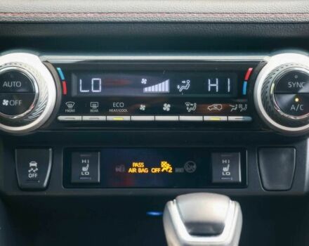 Білий Тойота РАВ 4, об'ємом двигуна 2.5 л та пробігом 19 тис. км за 28000 $, фото 7 на Automoto.ua