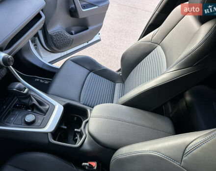 Білий Тойота РАВ 4, об'ємом двигуна 2.49 л та пробігом 36 тис. км за 43750 $, фото 25 на Automoto.ua