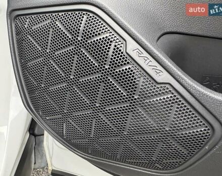 Белый Тойота РАВ 4, объемом двигателя 2.49 л и пробегом 49 тыс. км за 39999 $, фото 40 на Automoto.ua