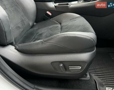 Белый Тойота РАВ 4, объемом двигателя 2.49 л и пробегом 41 тыс. км за 48444 $, фото 28 на Automoto.ua