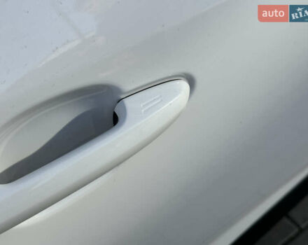 Білий Тойота РАВ 4, об'ємом двигуна 2.5 л та пробігом 27 тис. км за 34000 $, фото 40 на Automoto.ua