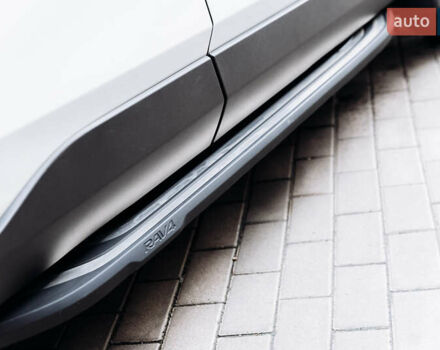 Белый Тойота РАВ 4, объемом двигателя 2.49 л и пробегом 10 тыс. км за 42900 $, фото 19 на Automoto.ua