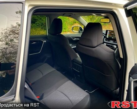 Білий Тойота РАВ 4, об'ємом двигуна 2.5 л та пробігом 1000 тис. км за 42000 $, фото 5 на Automoto.ua