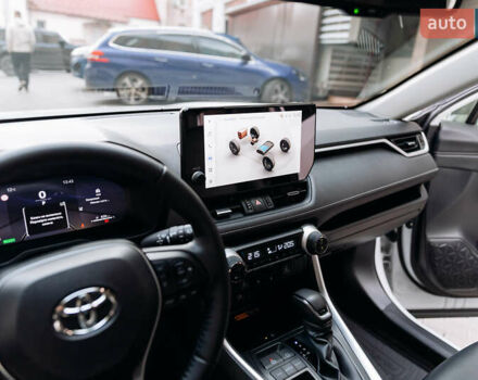 Белый Тойота РАВ 4, объемом двигателя 2.49 л и пробегом 10 тыс. км за 42900 $, фото 32 на Automoto.ua