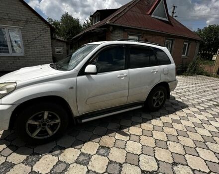 Белый Тойота РАВ 4, объемом двигателя 2 л и пробегом 290 тыс. км за 4900 $, фото 1 на Automoto.ua
