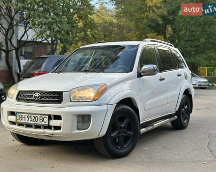 Белый Тойота РАВ 4, объемом двигателя 2 л и пробегом 147 тыс. км за 5350 $, фото 1 на Automoto.ua
