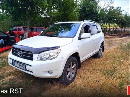 Белый Тойота РАВ 4, объемом двигателя 2.4 л и пробегом 244 тыс. км за 8800 $, фото 1 на Automoto.ua