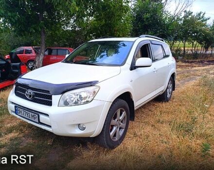 Белый Тойота РАВ 4, объемом двигателя 2.4 л и пробегом 244 тыс. км за 8800 $, фото 1 на Automoto.ua
