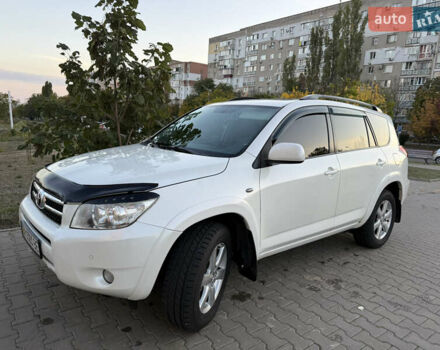Белый Тойота РАВ 4, объемом двигателя 2.4 л и пробегом 190 тыс. км за 10800 $, фото 1 на Automoto.ua