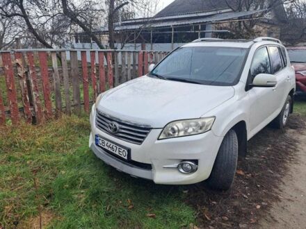 Белый Тойота РАВ 4, объемом двигателя 2.2 л и пробегом 300 тыс. км за 11000 $, фото 1 на Automoto.ua