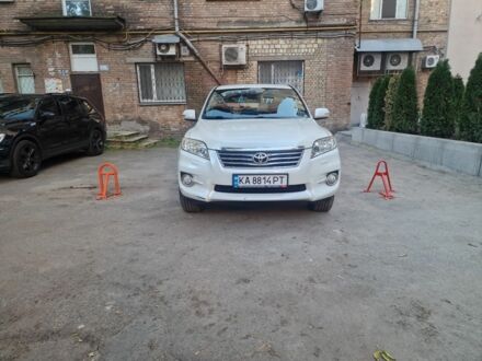 Білий Тойота РАВ 4, об'ємом двигуна 0 л та пробігом 121 тис. км за 14861 $, фото 1 на Automoto.ua