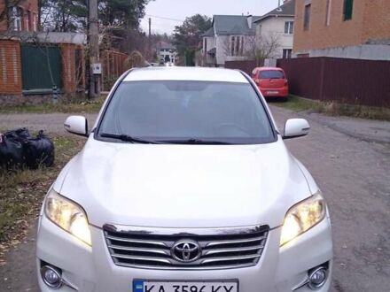 Белый Тойота РАВ 4, объемом двигателя 2.2 л и пробегом 200 тыс. км за 13999 $, фото 1 на Automoto.ua