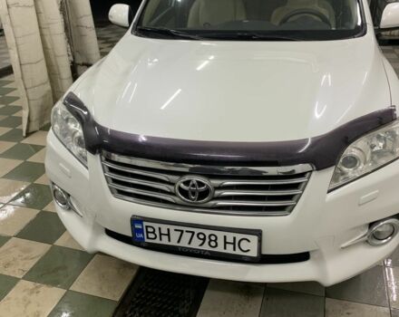 Белый Тойота РАВ 4, объемом двигателя 2 л и пробегом 136 тыс. км за 12900 $, фото 1 на Automoto.ua