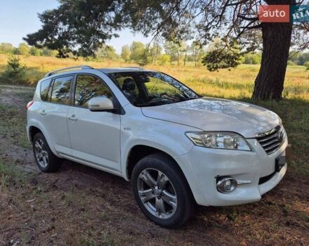 Белый Тойота РАВ 4, объемом двигателя 2.23 л и пробегом 145 тыс. км за 12700 $, фото 1 на Automoto.ua