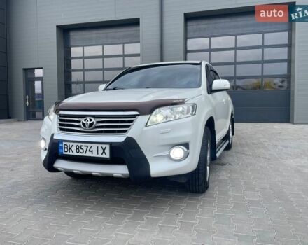 Белый Тойота РАВ 4, объемом двигателя 2 л и пробегом 142 тыс. км за 12350 $, фото 1 на Automoto.ua