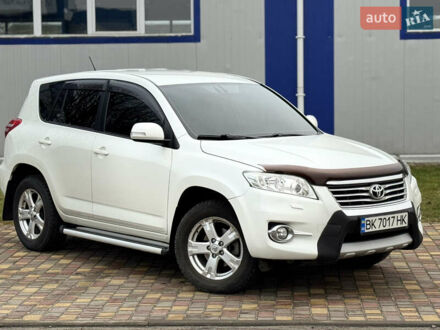 Белый Тойота РАВ 4, объемом двигателя 2 л и пробегом 139 тыс. км за 12999 $, фото 1 на Automoto.ua