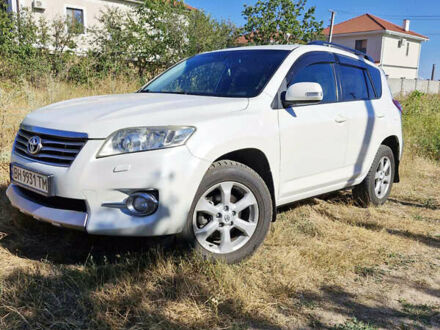 Белый Тойота РАВ 4, объемом двигателя 2 л и пробегом 278 тыс. км за 11500 $, фото 1 на Automoto.ua
