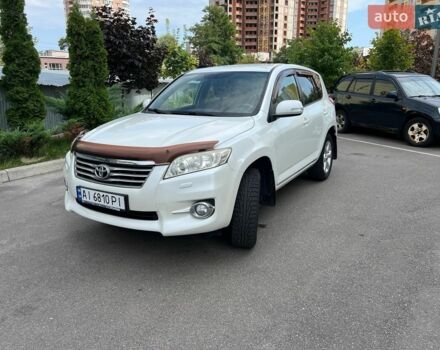 Белый Тойота РАВ 4, объемом двигателя 2 л и пробегом 230 тыс. км за 11900 $, фото 1 на Automoto.ua